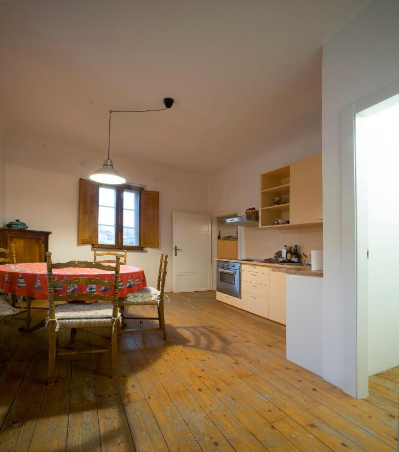 Top Location Lucca Apartment Bagian luar foto