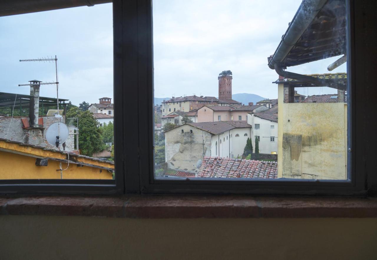 Top Location Lucca Apartment Bagian luar foto